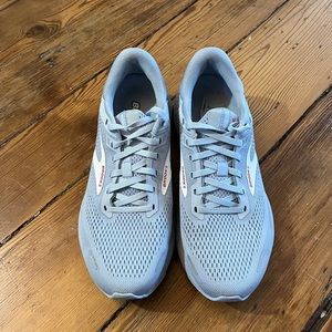 Brooks Adrenaline GTS 22, Women’s size 11, Medium width